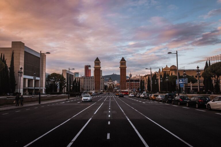 A ayudas por comprar un coche híbrido: Plan MOVES III en España