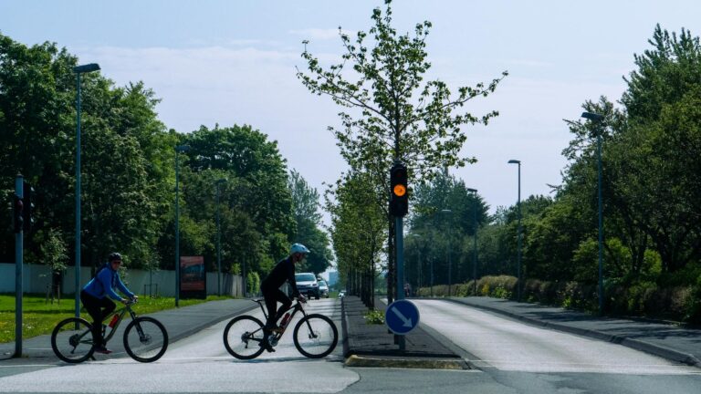 adelantamiento a ciclistas seguridad y normas para todos