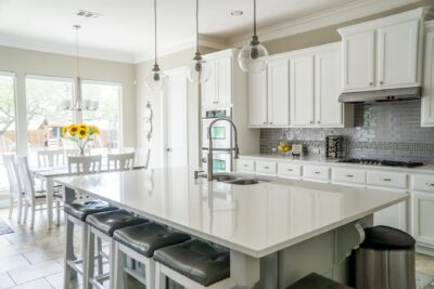  Cocinas blancas y gris modernas: Diseño y Estilo Actual