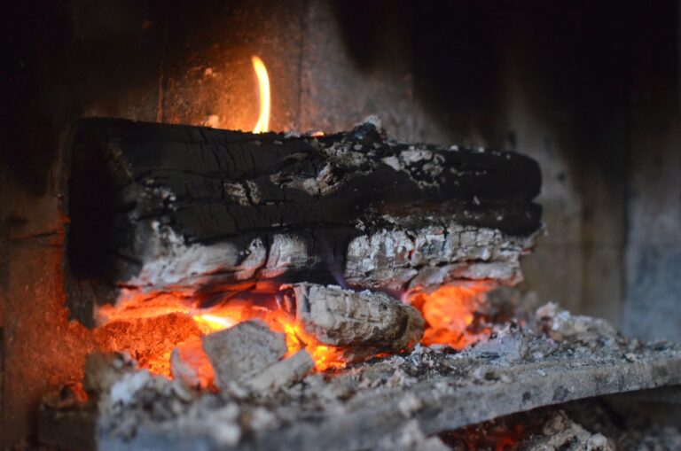 Cómo encender una chimenea: Guía práctica y segura