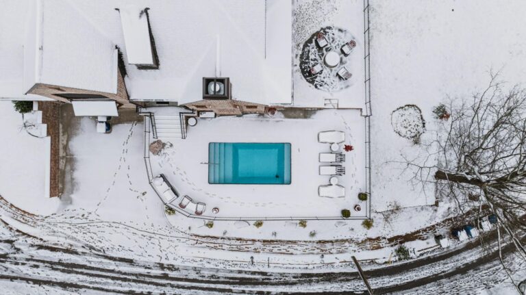 como quitar la tapa del skimmer y mantener tu piscina limpia