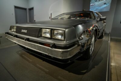  DeLorean y coches icónicos de películas en España: ¡Descúbrelos!