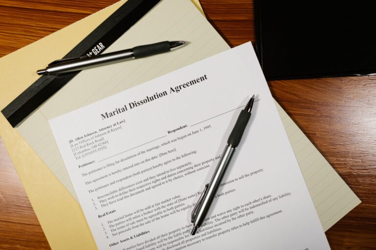 Diferencias económicas entre separación y divorcio explicadas
