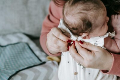  Moteada piel en recién nacidos: ¿Qué significa la piel muy roja?