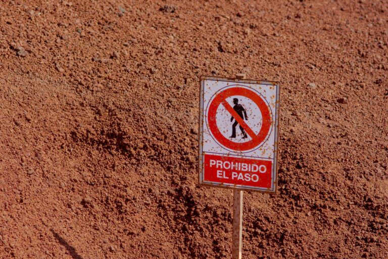 Paso a nivel: Seguridad y señales en pasos a nivel activos
