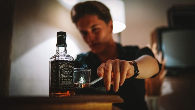 ¿Que es peor el alcohol o el tabaco? Impacto en la salud