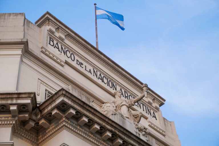 ¿Qué es una certificación bancaria y su importancia?