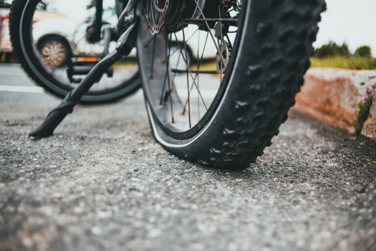 Reparación pinchazo moto: Guía práctica y consejos útiles