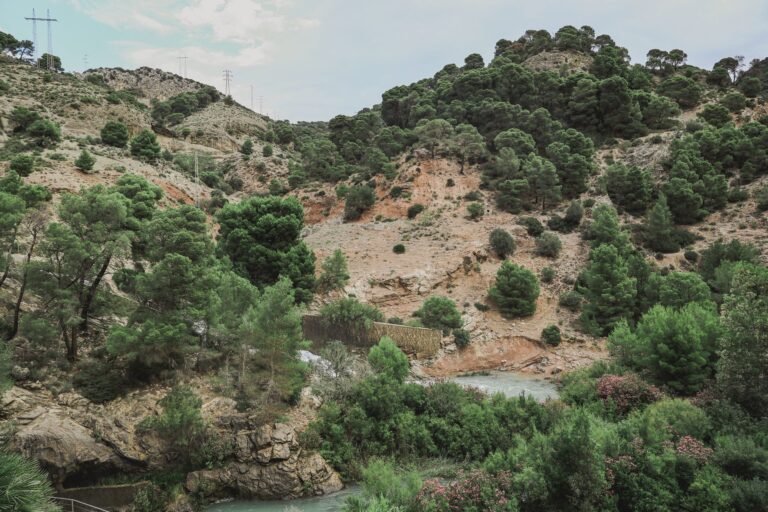 Ruta Chelva: Descubre el Parking Chelva Río y su Naturaleza