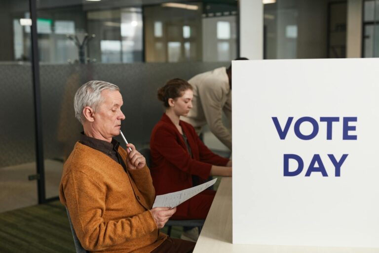 Un jubilado puede estar en una mesa electoral: ¿qué saber?