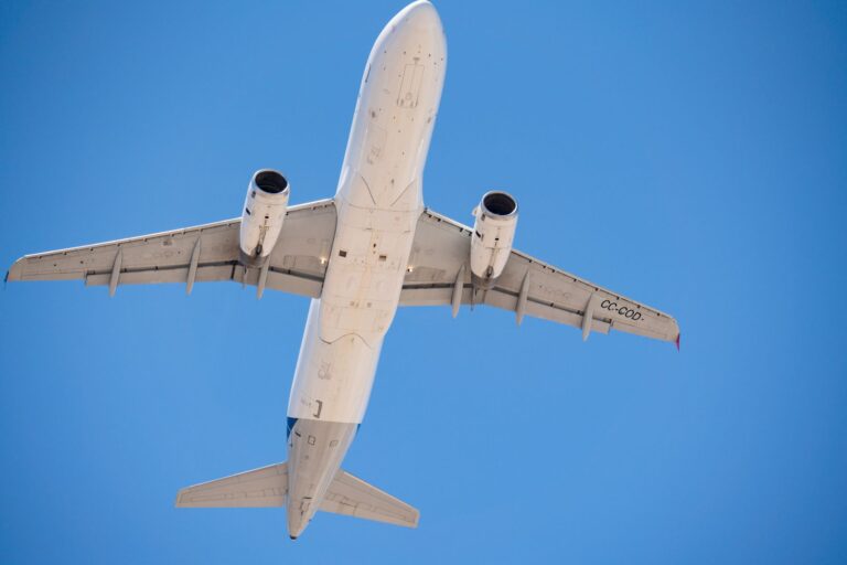 Wifi en aviones: Conexión segura y compleja durante vuelos